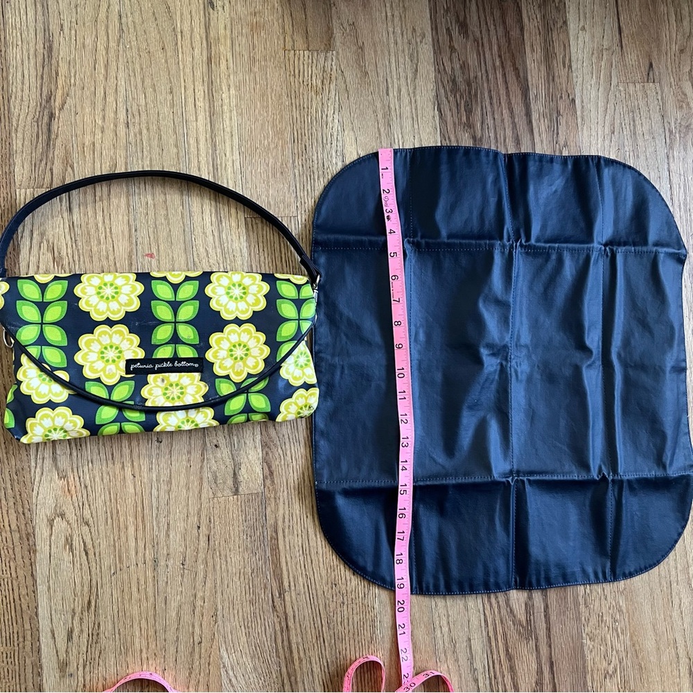Petunia Pickle Bottom Black and Green‎ Floral Clutch changing pads - Picture 7 of 12